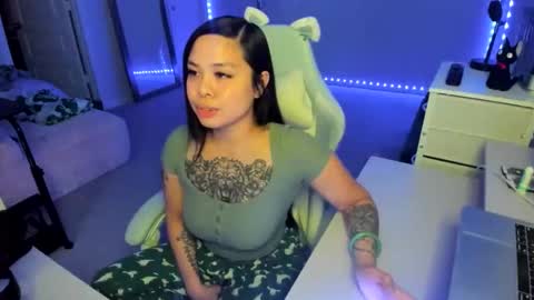 DOLLLFACE online show from November 21, 6:12 am