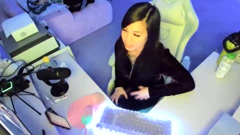 DOLLLFACE online show from January 7, 5:32 am