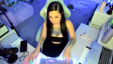 DOLLLFACE online show from February 3, 5:38 am