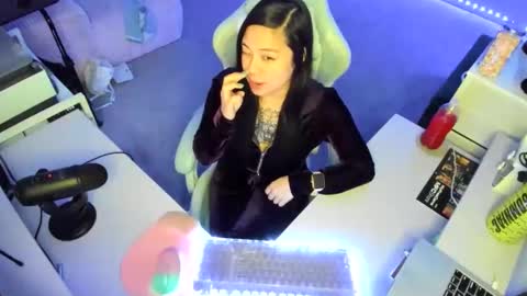 DOLLLFACE online show from February 15, 5:04 am