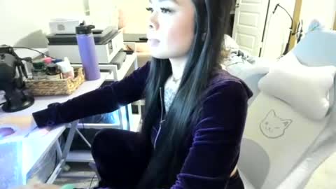 DOLLLFACE online show from March 7, 2:08 am