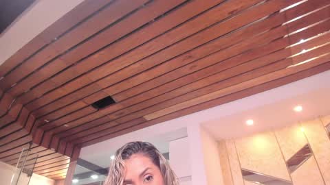 Snapshot of dolly_walker chatting on December 22, 10:36 pm dolly walker online show from December 22, 10:36 pm