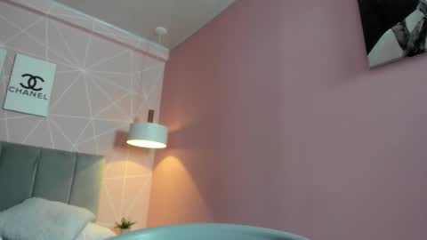 Call me Zoe  online show from October 31, 8:15 am