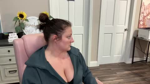 Snapshot of dollydimplez chatting on February 26, 11:48 pm Dolly online show from February 26, 11:48 pm