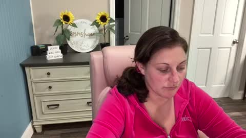 Snapshot of dollydimplez chatting on February 28, 1:47 am Dolly online show from February 28, 1:47 am