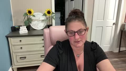 Snapshot of dollydimplez chatting on March 5, 12:16 am Dolly online show from March 5, 12:16 am