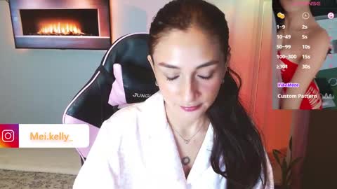 dollykelly_ online show from April 25, 9:56 pm