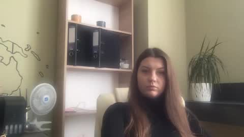 Snapshot of dollyroma chatting on October 27, 8:18 am DollyRoma online show from October 27, 8:18 am