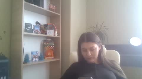 Snapshot of dollyroma chatting on December 15, 9:24 am DollyRoma online show from December 15, 9:24 am