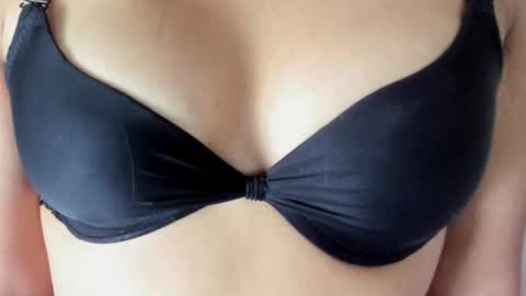 DollyWood  online show from November 13, 3:49 am