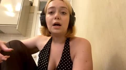 Snapshot of dolorisbarsalou chatting on August 3, 2:33 pm Anna online show from August 3, 2:33 pm