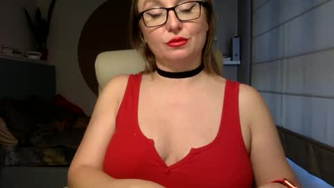 Snapshot of dom_mummy chatting on October 18, 8:59 am DOM MUMMY online show from October 18, 8:59 am