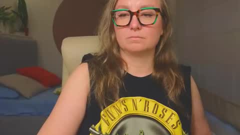 DOM MUMMY online show from May 24, 6:02 pm