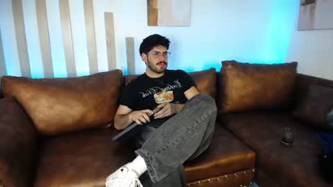 Snapshot of domboy_ chatting on June 22, 8:39 pm domboy online show from June 22, 8:39 pm