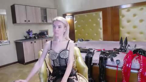 Snapshot of domcaprisse chatting on April 21, 11:05 am domcaprisse online show from April 21, 11:05 am