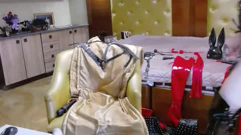 Snapshot of domcaprisse chatting on May 8, 11:37 am domcaprisse online show from May 8, 11:37 am