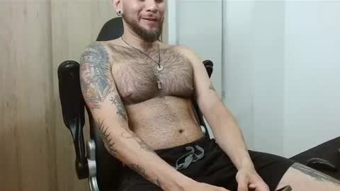 Snapshot of dominantthewolf chatting on July 1, 12:23 am Logan - INDEPENDET MODEL online show from July 1, 12:23 am