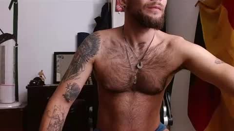 Snapshot of dominantthewolf chatting on July 2, 4:07 am Logan - INDEPENDET MODEL online show from July 2, 4:07 am