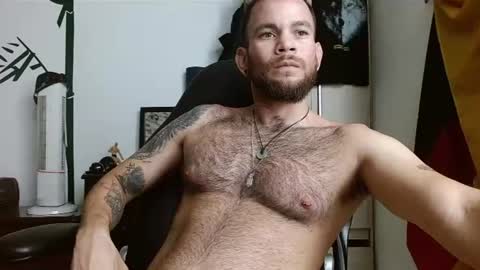 Snapshot of dominantthewolf chatting on July 10, 12:19 pm Logan - INDEPENDET MODEL online show from July 10, 12:19 pm