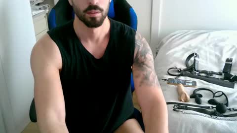 Snapshot of dominatedtitan chatting on May 10, 7:02 am DominatedTitan online show from May 10, 7:02 am