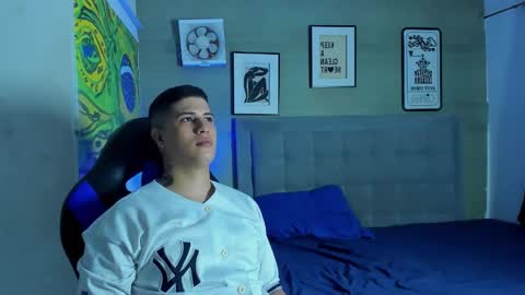 Snapshot of dominic_connor chatting on January 19, 1:31 am DOMI online show from January 19, 1:31 am