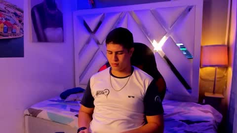 Snapshot of dominic_connor chatting on February 1, 2:21 am DOMI online show from February 1, 2:21 am