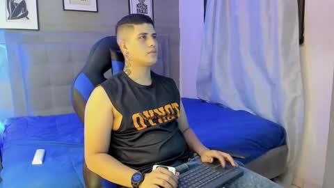 Snapshot of dominic_connor chatting on February 6, 3:33 am DOMI online show from February 6, 3:33 am