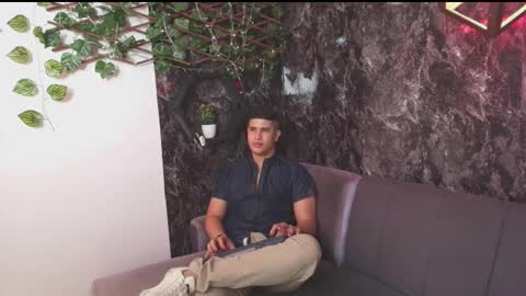 Snapshot of dominic_connor chatting on February 6, 7:39 pm DOMI online show from February 6, 7:39 pm