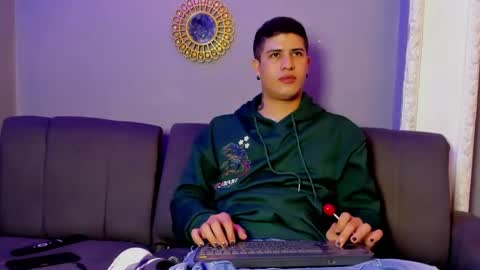 Snapshot of dominic_connor chatting on February 13, 1:56 am DOMI online show from February 13, 1:56 am