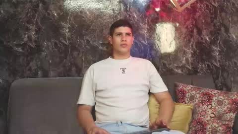 Snapshot of dominic_connor chatting on February 18, 7:54 pm DOMI online show from February 18, 7:54 pm