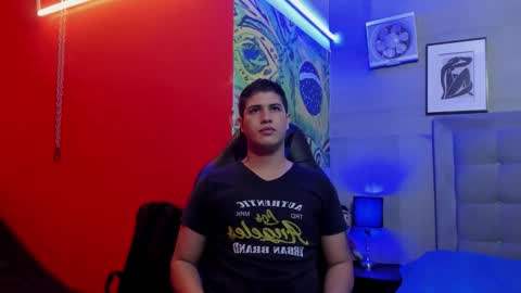 Snapshot of dominic_connor chatting on February 22, 3:07 am DOMI online show from February 22, 3:07 am