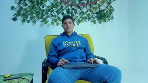 Snapshot of dominic_connor chatting on February 23, 3:37 am DOMI online show from February 23, 3:37 am