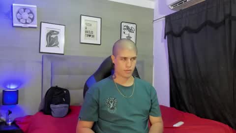 Snapshot of dominic_connor chatting on March 2, 5:08 am DOMI online show from March 2, 5:08 am