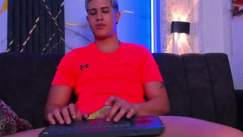 DOMI online show from May 30, 3:47 am