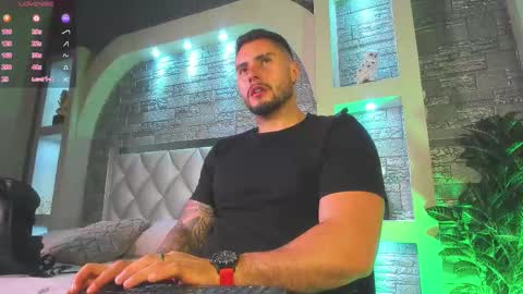 Snapshot of dominic_de_luca chatting on October 13, 12:32 am dominic de luca online show from October 13, 12:32 am