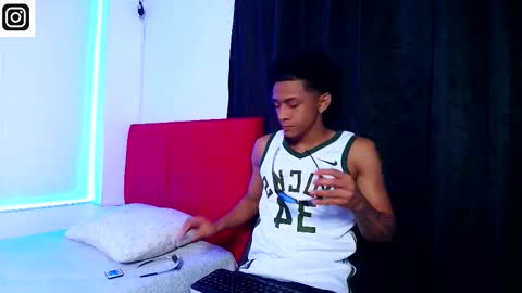 dominic_smith_ online show from October 31, 10:55 pm