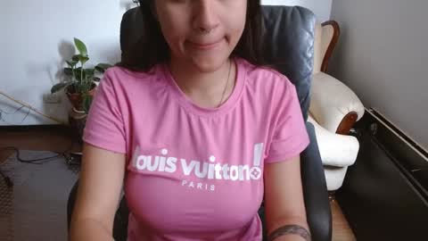   online show from April 3, 3:54 pm