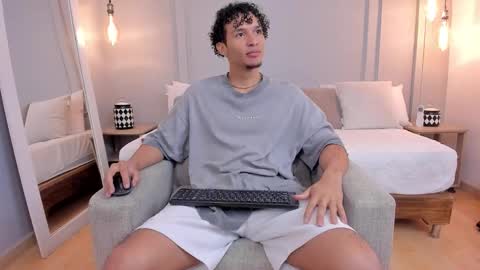 Snapshot of dominick_star chatting on October 31, 4:02 am Dominick Star online show from October 31, 4:02 am