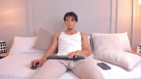 Snapshot of dominick_star chatting on November 2, 4:04 am Dominick Star online show from November 2, 4:04 am