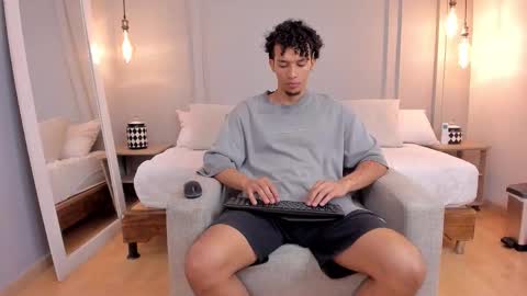 Snapshot of dominick_star chatting on November 3, 3:41 am Dominick Star online show from November 3, 3:41 am