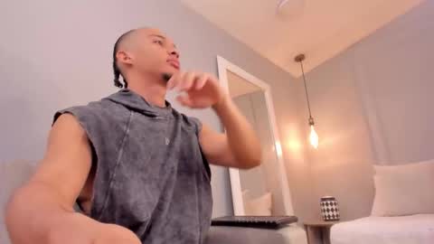 Snapshot of dominick_star chatting on November 5, 4:01 am Dominick Star online show from November 5, 4:01 am