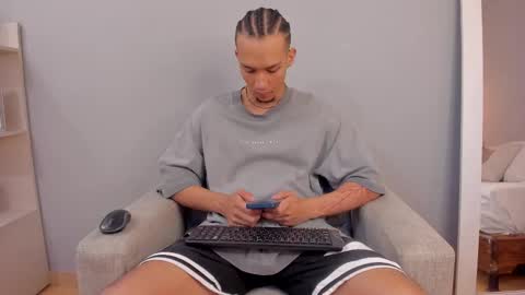 Snapshot of dominick_star chatting on November 8, 3:50 am Dominick Star online show from November 8, 3:50 am