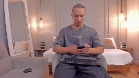 Snapshot of dominick_star chatting on November 10, 4:11 am Dominick Star online show from November 10, 4:11 am