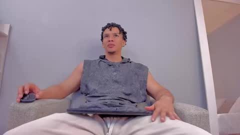 Snapshot of dominick_star chatting on November 21, 4:00 am Dominick Star online show from November 21, 4:00 am