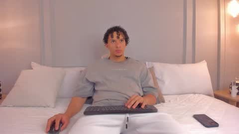 Snapshot of dominick_star chatting on December 2, 4:18 am Dominick Star online show from December 2, 4:18 am