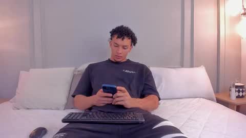 Snapshot of dominick_star chatting on December 4, 4:33 am Dominick Star online show from December 4, 4:33 am