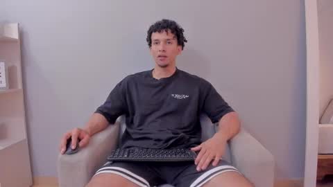 Snapshot of dominick_star chatting on December 15, 5:01 am Dominick Star online show from December 15, 5:01 am