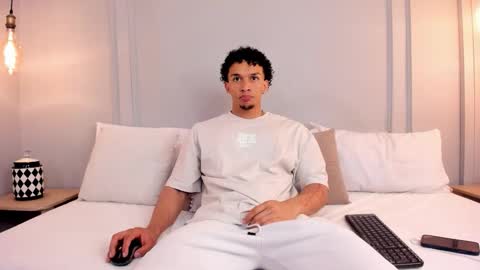 Snapshot of dominick_star chatting on December 16, 3:44 am Dominick Star online show from December 16, 3:44 am