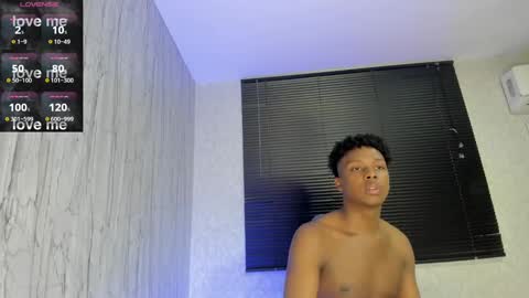 Snapshot of dominicsccott chatting on December 17, 1:05 pm Dominicscott online show from December 17, 1:05 pm
