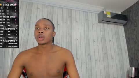 Snapshot of dominicsccott chatting on March 11, 12:39 pm Dominicscott online show from March 11, 12:39 pm